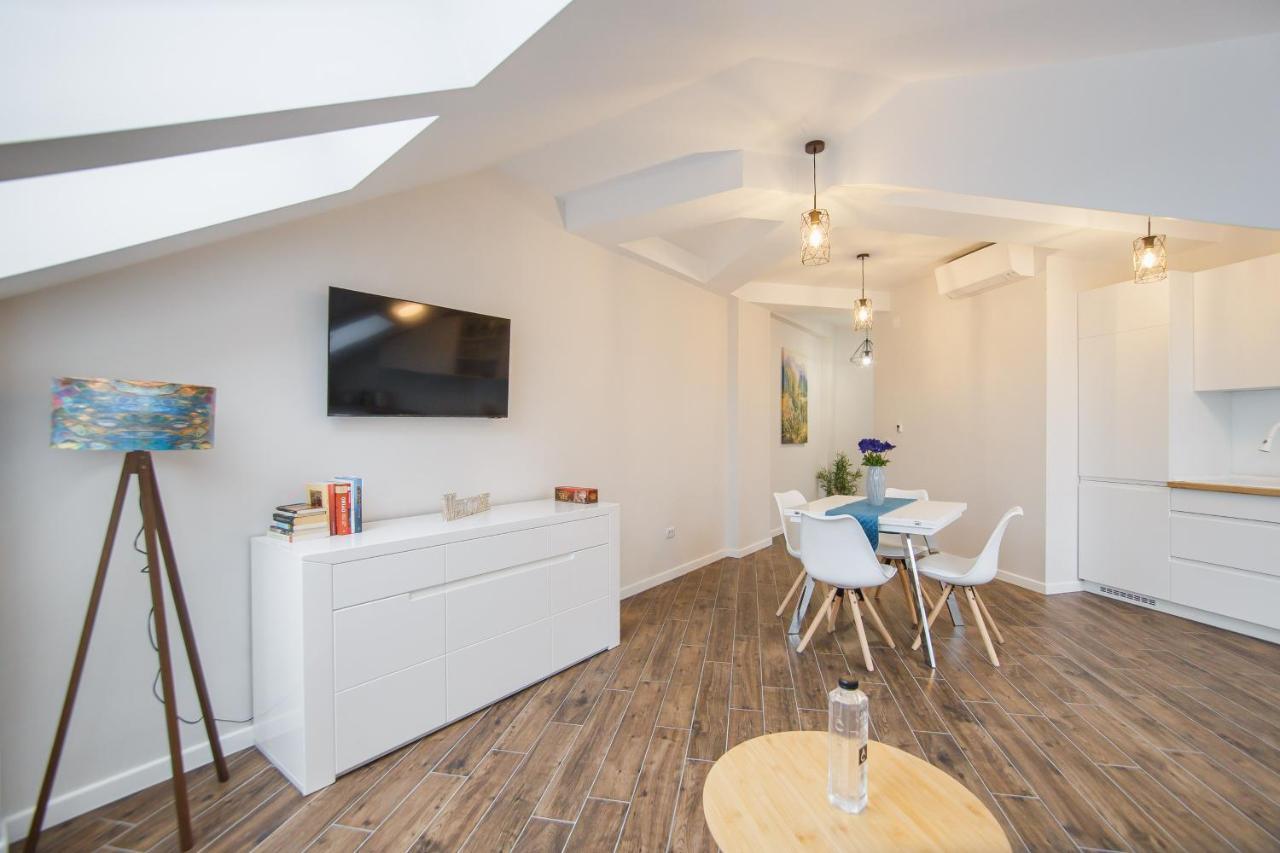 Skylight Loft Near City Center 拉迪亚 外观 照片
