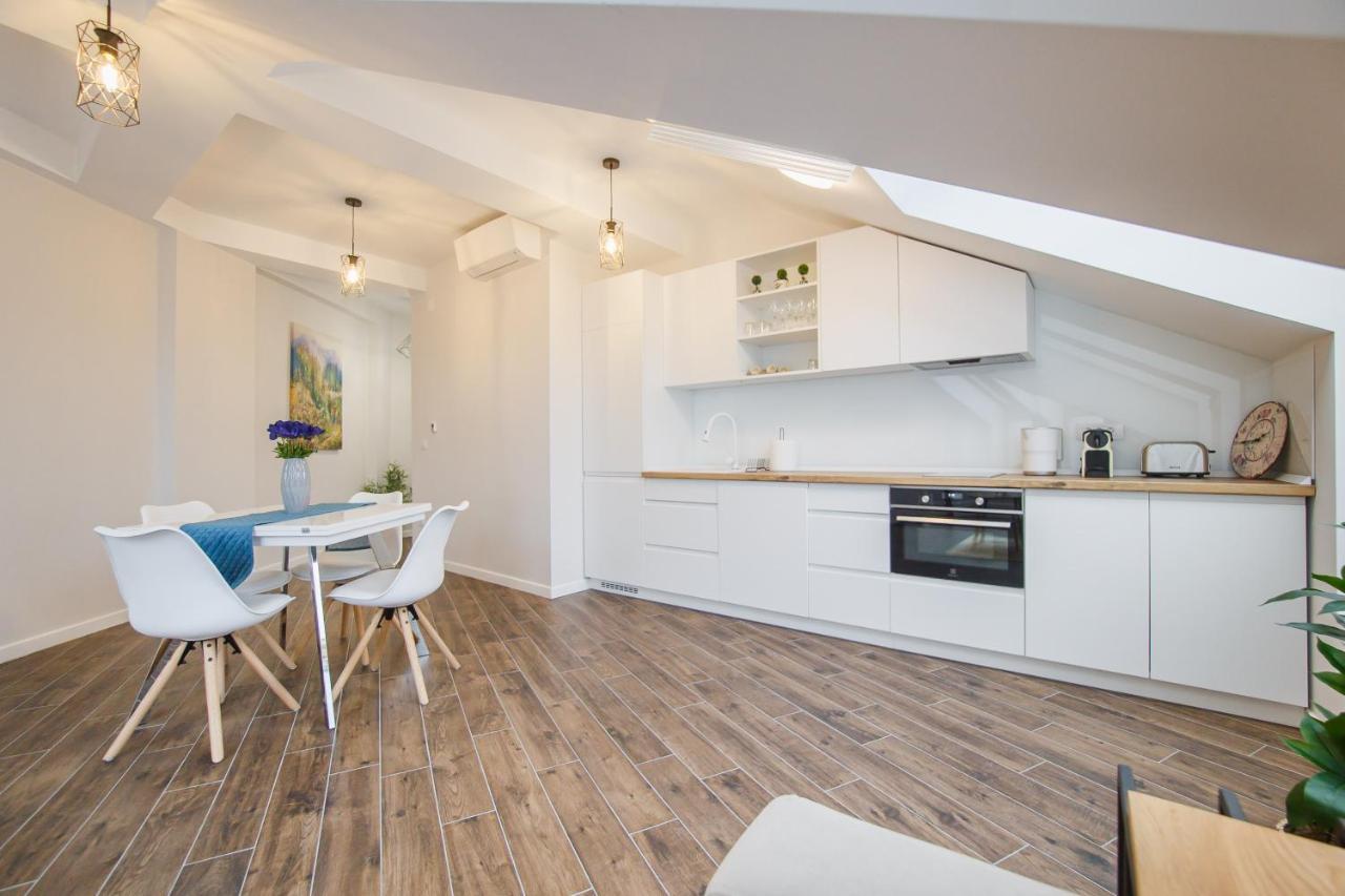 Skylight Loft Near City Center 拉迪亚 外观 照片